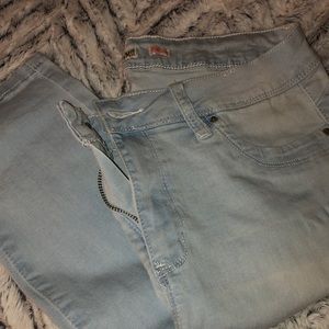NWOT YMI Wanna Betta Butt? MidRise Jeans